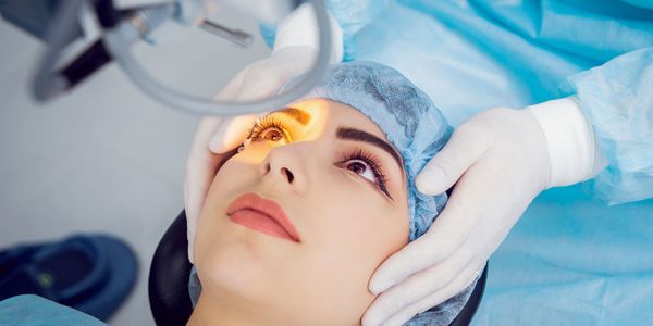 Cirurgia refrativa ocular para visão noturna, visão panorâmica e astigmatismo