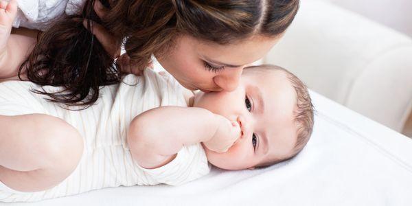 8 dicas de cuidados com o bebê recém-nascido para pais pela primeira vez