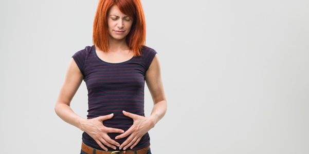 Algumas razões para o estômago gorgolejante e os sons intestinais