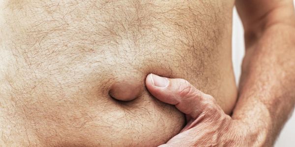 Dor no nó do estômago (nós no abdômen) causas