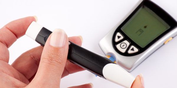 O que é hiperglicemia Açúcar elevado no sangue em diabetes e estresse