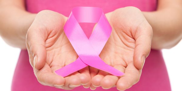 Sinais de alerta de câncer de mama e como identificá-lo