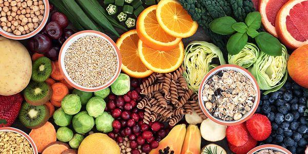 benefícios para a saúde de diferentes tipos de fibras em alimentos
