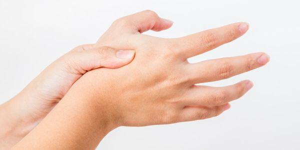 causas de dor nas articulações do polegar