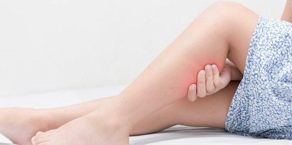 fatores de risco causas de cãibras nas pernas durante a noite