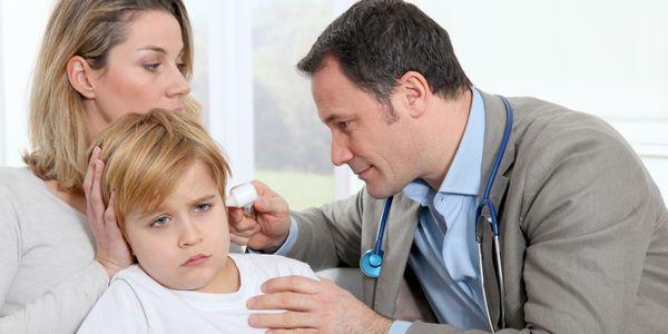 perigos de infecções do ouvido médio não tratadas em crianças