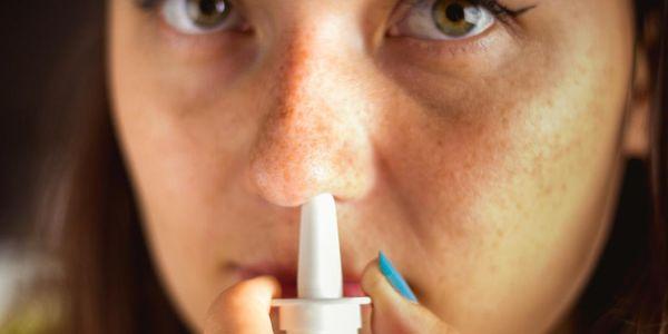 sprays nasais esteroides anthistamine solução salina descongestionante