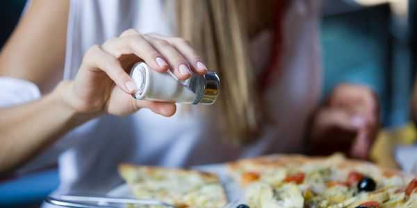 sódio sal elevado em alimentos efeitos perigos dieta fonte